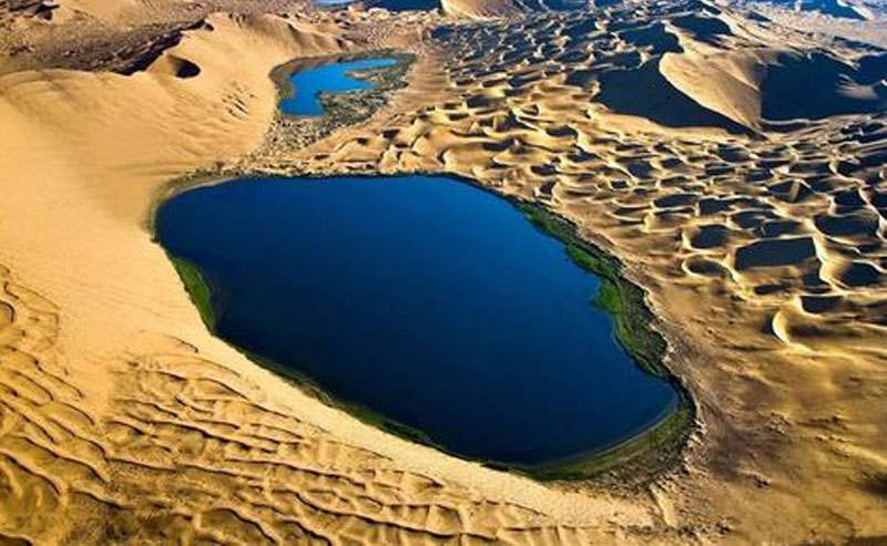 巴丹吉林沙漠最大的海子